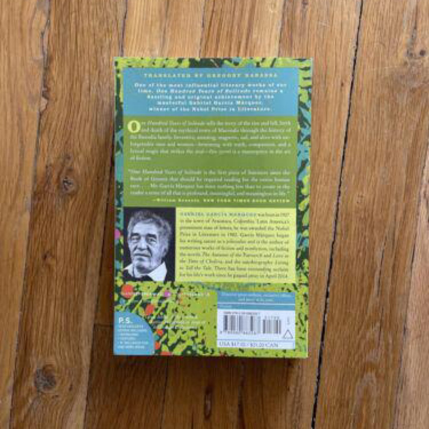 One Hundred Years of Solitude (Harper Perennial Modern Classics) by Gabriel Garcia Marquez